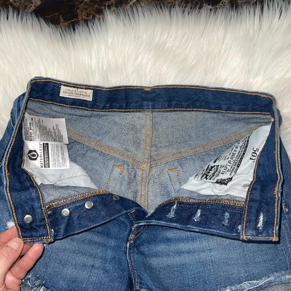 LEVIS 501 ORIGINAL WOMEN'S SHORTS JEANS. SZ W26 NWOT